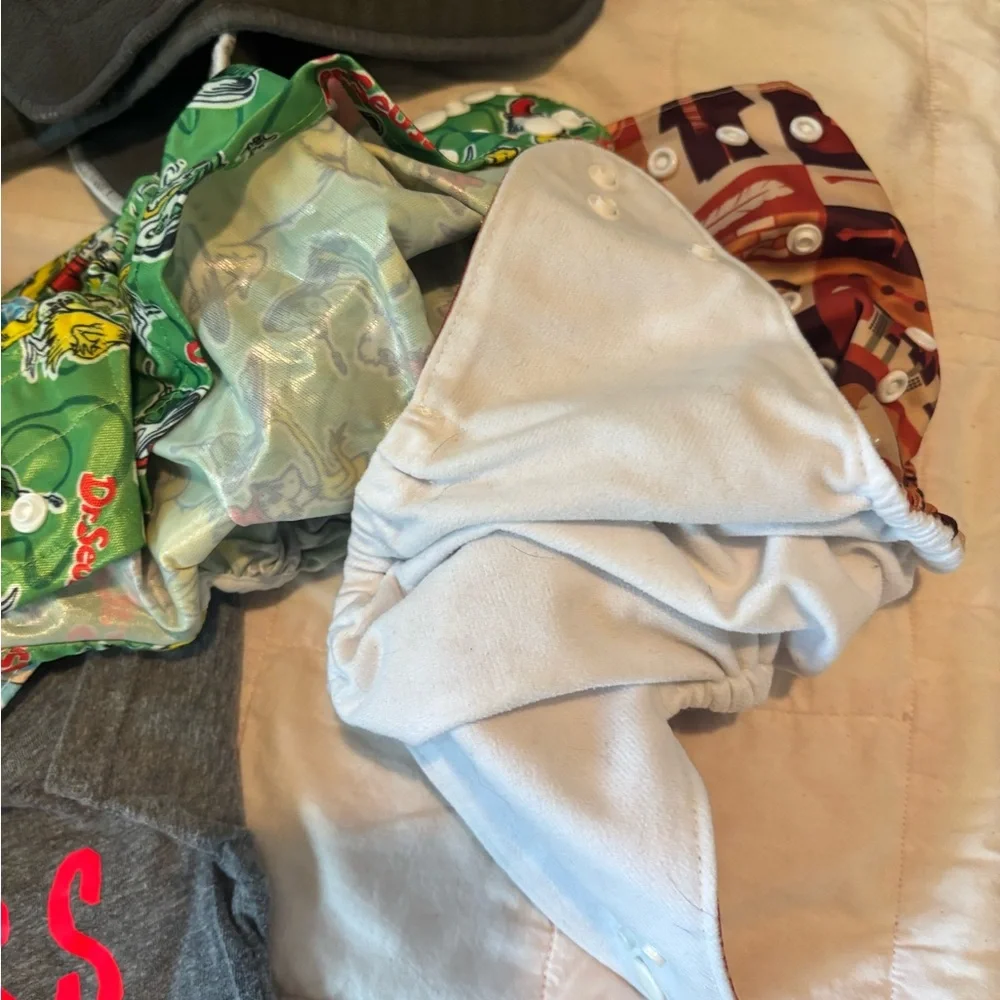 Simple Vibrant Patterned Cloth Diapers - Picture 4 of 6